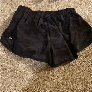 Lululemon hotty hot 2.5” short